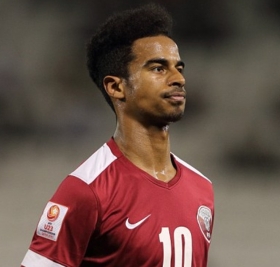 Tottenham make bid for Qatar international striker