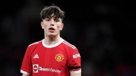 Man Utd in talks over new deal for teenager