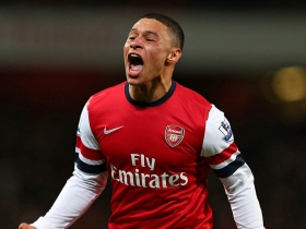 Leicester join Oxlade-Chamberlain chase