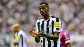 Arsenal & Spurs ready to battle for Newcastle star