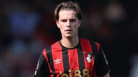 Chelsea want to sign Bournemouth midfielder