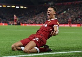 Alexander-Arnold signs new Liverpool contract