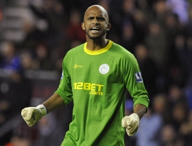 Everton to sign Ali Al-Habsi?