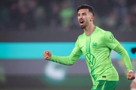 Arsenal enter talks to sign Algerian winger