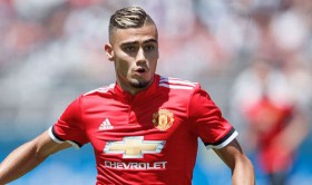 Manchester United plan to extend contract of Brazilian midfielder