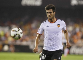 Man Utd pursue Andre Gomes