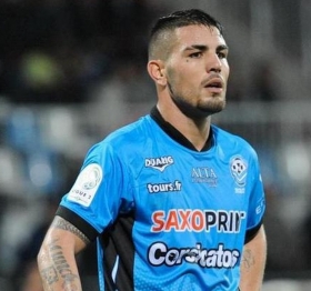 Leicester City monitoring Tours striker Andy Delort