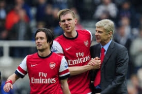 Tomas Rosicky signs new Arsenal contract