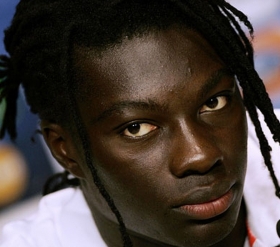 Newcastle pull out of Gomis chase