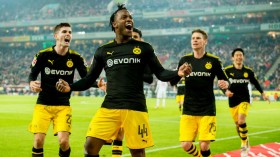 Borussia Dortmund want permanent deal for Chelsea striker