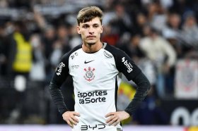 Arsenal & Man Utd want to sign Brazilian midfielder