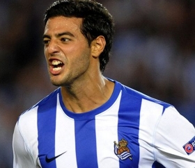 West Ham dealt blow as Carlos Vela chooses to stay at Real Sociedad 