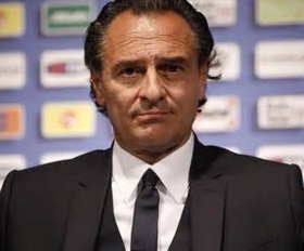 Cesare Prandelli extends Italy contract