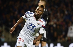 Arsenal favourites to sign LYON FRONTMAN