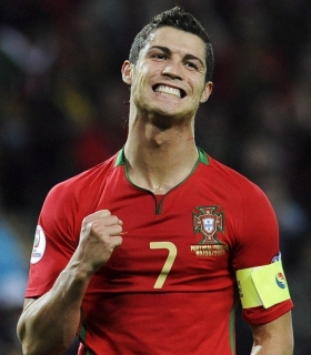 Cristiano Ronaldo returns to Portugal training