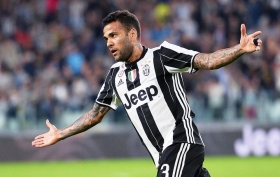 Chelsea keen on signing Dani Alves