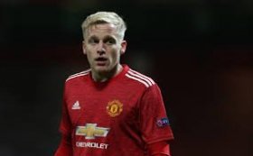 Manchester United make loan decision on Donny van de Beek