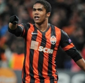 Douglas Costa news