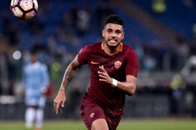 Chelsea in talks with AS Roma for left-back