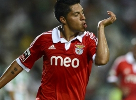 Man Utd to bid for Enzo Perez?