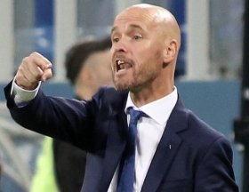 Erik ten Hag reacts after Uniteds 1-0 loss to Arsenal