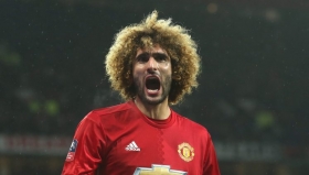 Marouane Fellaini extends Manchester United stay