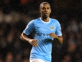 Fernandinho set for new Man City deal