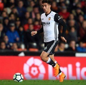 Manchester City set to sign Valencia winger