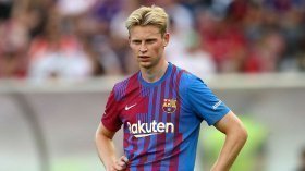 Barcelona chief provides update on Frenkie de Jongs future