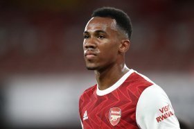 Arsenal ready to hand new deal to centre-back