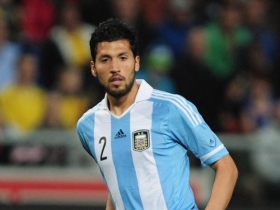 Chelsea line up Ezequeil Garay