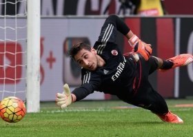 Donnarumma officially extends his contract