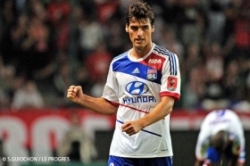 Arsenal eye move for Lyon midfielder