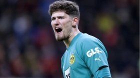 Man Utd ready to battle Chelsea for Bundesliga keeper