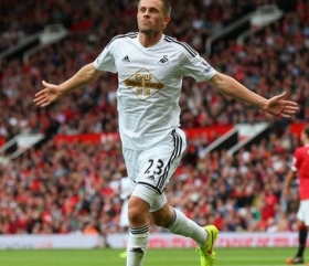 Leicester eye Sigurdsson deal