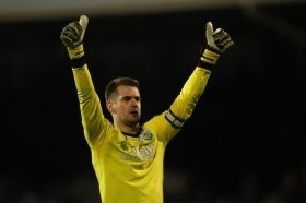 Tom Heaton to stay put at Burnley