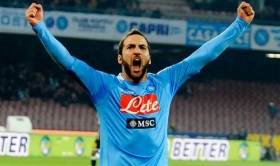 Arsenal lead Higuain race