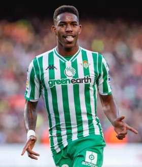 Junior Firpo joins Barcelona from Real Betis