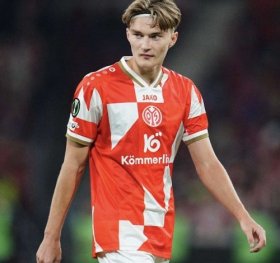 Man Utd table opening bid for Kacper Potulski