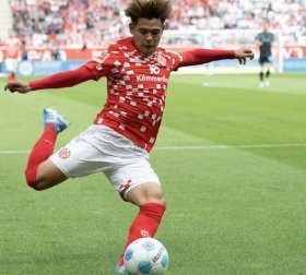 Man Utd keeping eye on Japan star Kaishu Sano