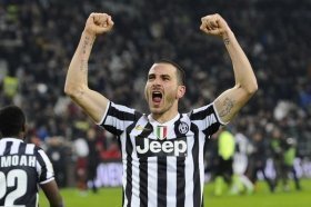 Man City plot record swoop for Juventus defender