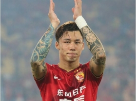 Chelsea bid for Chinese defender
