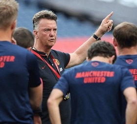 Louis van Gaal receives Man Utd backing