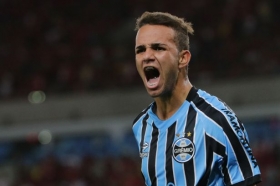 Liverpool near agreement with Brazilian striker