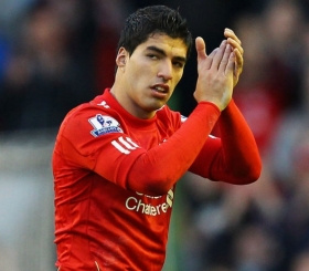 Suarez tells reporters: Im staying at Liverpool for now