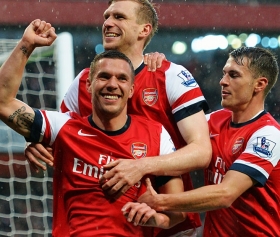 Wenger praises Podolski and wants him at Arsenal 