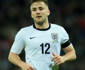 Liverpool join race for Luke Shaw