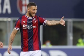 Man Utd linked with shock move for Bologna man