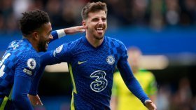 Chelsea midfielder set to sign new deal?