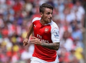 Arsenal star hits out at Wenger over failed Man Utd move